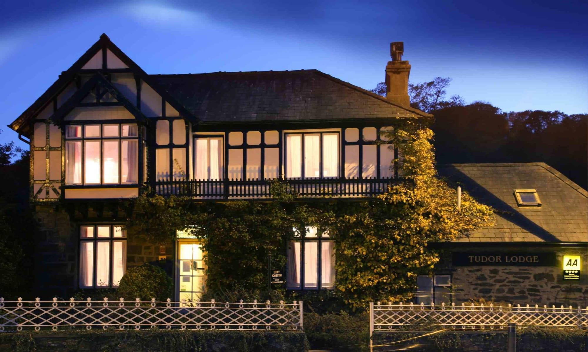 Tudor Lodge Porthmadog Exterior photo